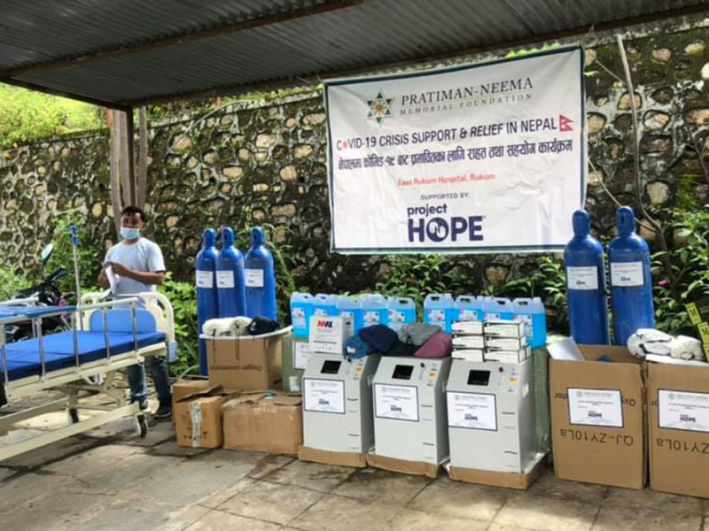 रुकुम पूर्व जिल्ला अस्पताललाई २० लाख बराबरका स्वास्थ्य सामग्री सहयोग